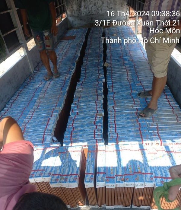 Gạch lát cotto tráng men đỏ sẵn sàng giao cho khách