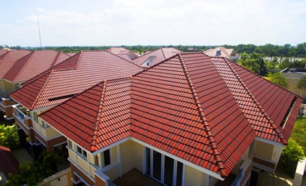 Ngói Hạ Long tráng men được sản xuất với tone màu đỏ hiện đại, nổi bật