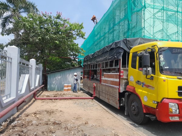 Vận chuyển gạch Cotto Hạ Long giao công trình Đức Hòa - Long An