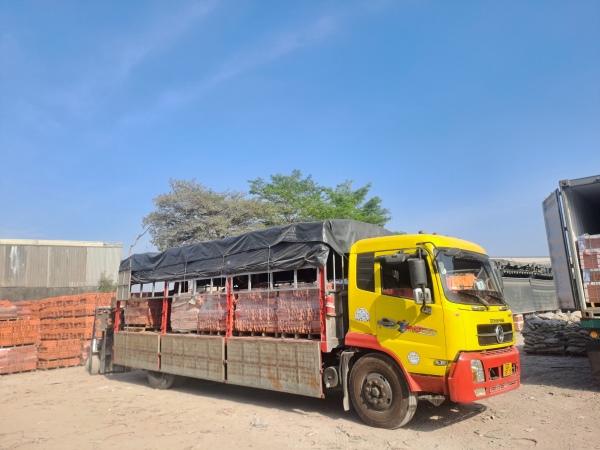 Xe tải vận chuyển đơn hàng đến công trình Giáo Xứ Đất Đỏ Xe tải vận chuyển đơn hàng đến công trình Giáo Xứ Đất Đỏ