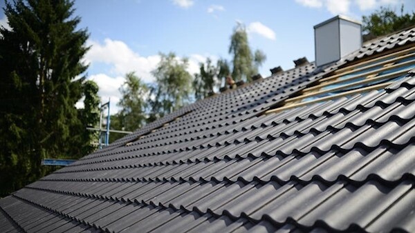 Ngói 9 viên m2 được thiết kế với các khớp nối chính xác, chống thấm dột tốt