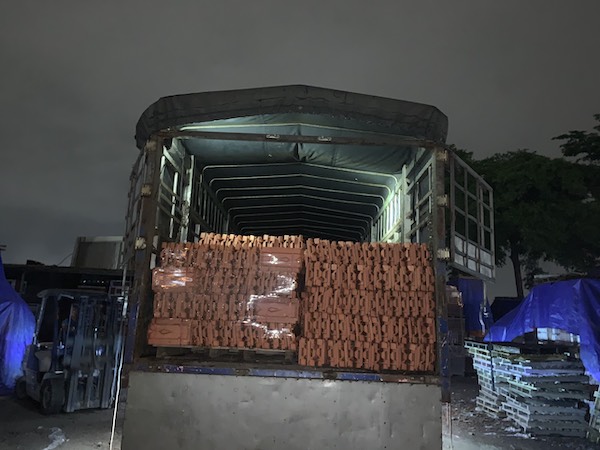 Ngói lợp 22 giao hàng tại kho Tăng Bình Dương