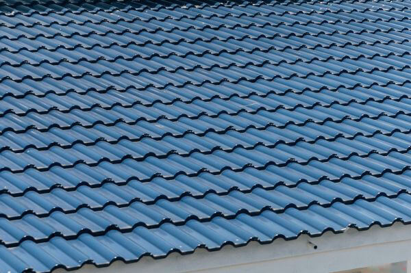 Cận cảnh mái nhà lợp ngói màu xi măng Nhật Bản Inari