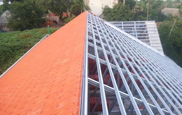 Khoảng cách xà gồ lợp ngói phụ thuộc vào nhiều yếu tố khác nhau