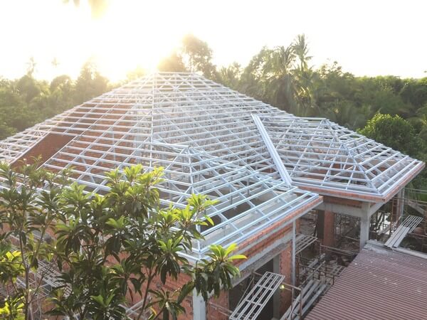 Khung kèo xà gồ thép lợp mái ngói có độ bền cao và chống cháy tốt