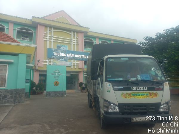 Xe chở gạch lát Đất Việt đến công trình huyện Củ Chi Xe chở gạch lát Đất Việt đến công trình huyện Củ Chi