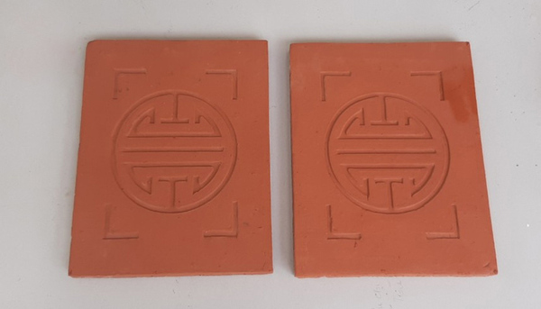 Ngói màn chữ thọ hay còn gọi là ngói chiếu Ngói màn chữ thọ hay còn gọi là ngói chiếu