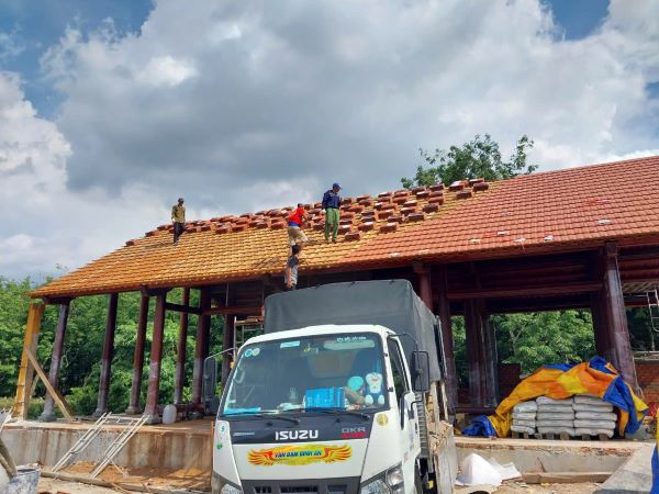 Ngói Lợp CLASSY Màu đỏ CR01 Giao Công Trình Nhà Gỗ Tân Uyên – Bình Dương