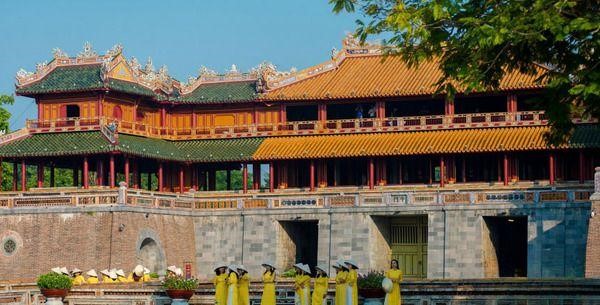 Công trình kiến trúc cung đình lợp ngói âm dương