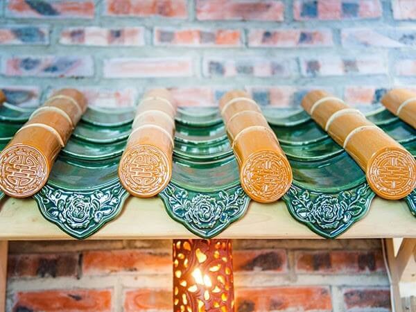 Mái ngói lưu ly vàng kết hợp với xanh ngọc bích