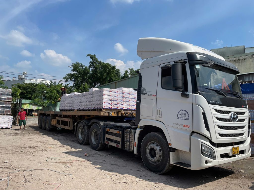 Đơn hàng ngói vảy cá nhận tại kho Tăng Bình Dương, chuẩn bị xuất khẩu Campuchia