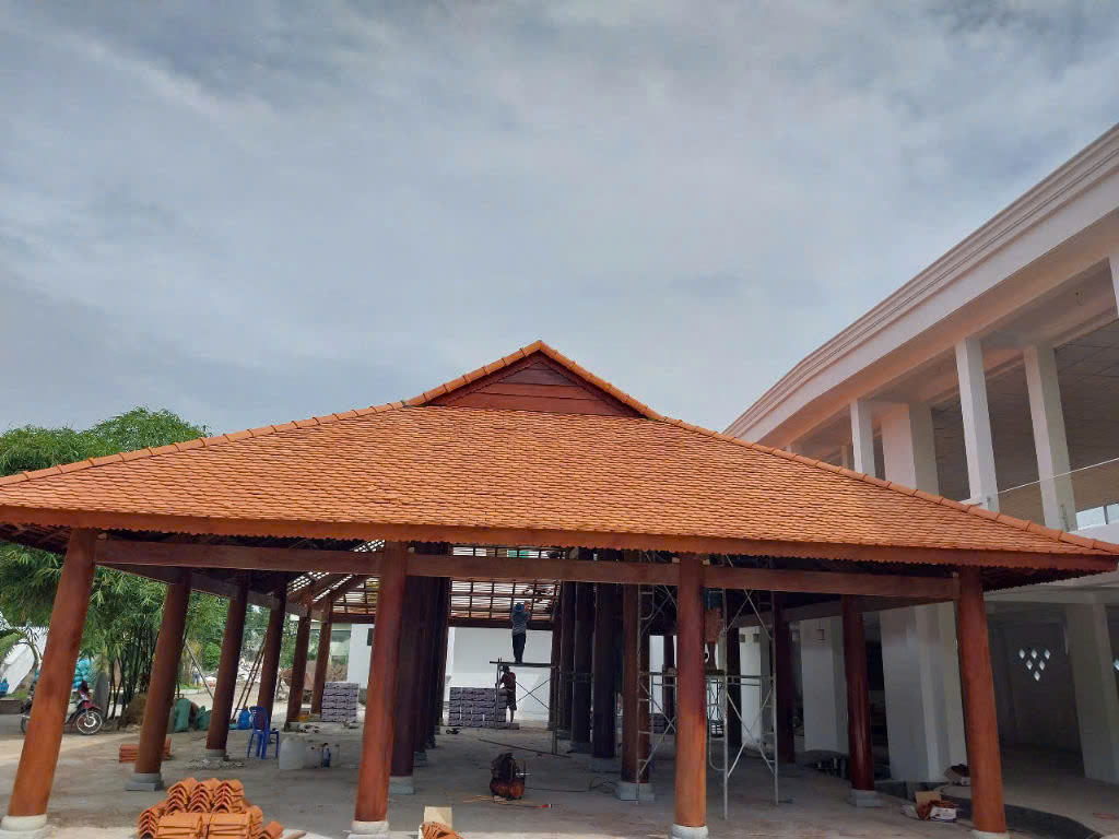 Tăng Bình Dương khởi đầu công trình mới với ngói vảy cá Đất Việt