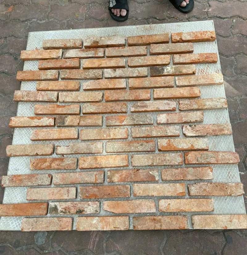 Những viên gạch mang dấu ấn thời gian