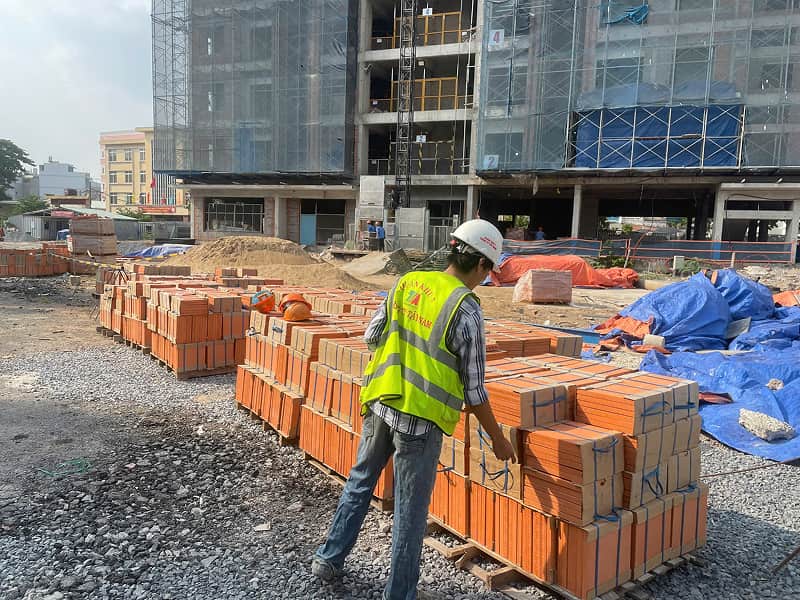 Gạch tại công trình quân khu 7