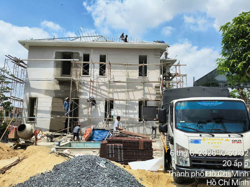Giao ngói lợp EURO TYPE - CR02 cho công trình biệt thự tại Hóc Môn