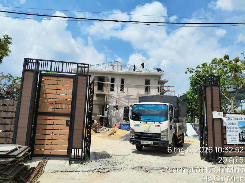 Giao ngói lợp EURO TYPE - CR02 cho công trình biệt thự tại Hóc Môn